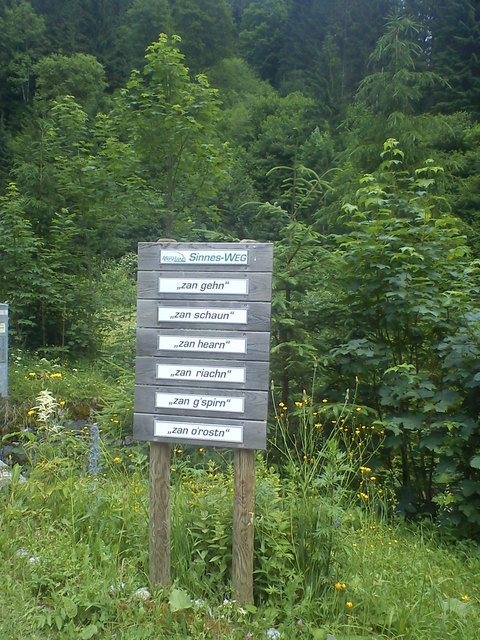 Wegweiser zu Beginn der Wanderung