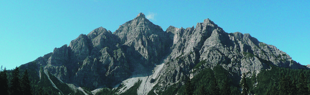 Wer sich rund um einen der schönsten Berge Europas durchsetzt, nimmt die „Serles-Trophy“ aus Glas mit nach Hause! | Foto: Veranstalter