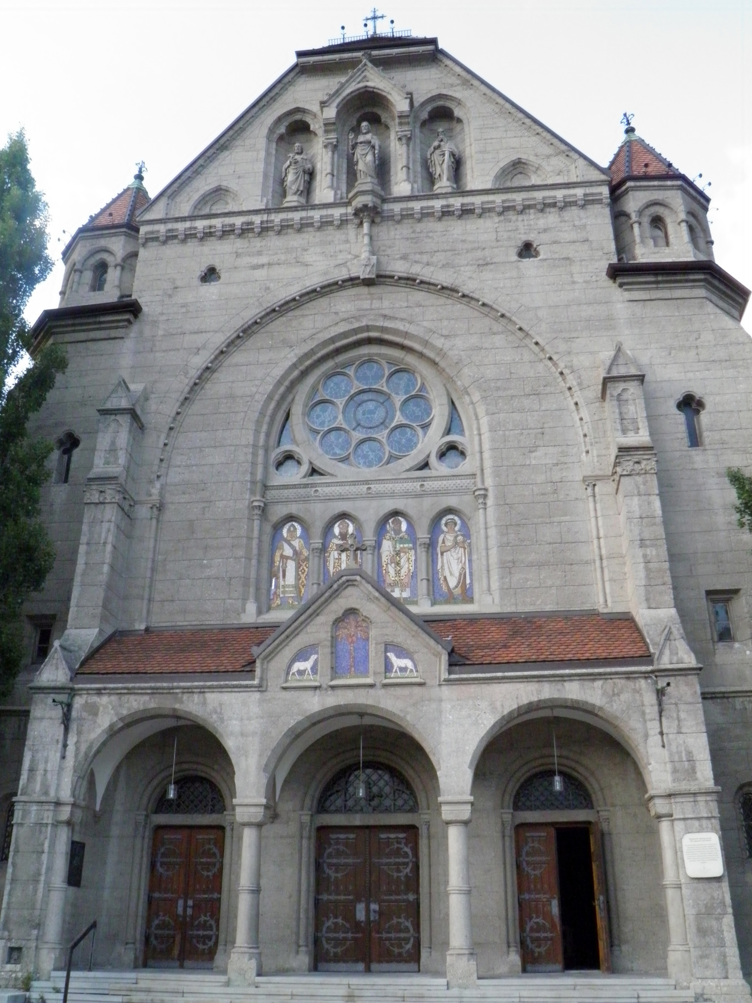 Kirche Hötting (1) Donaustadt
