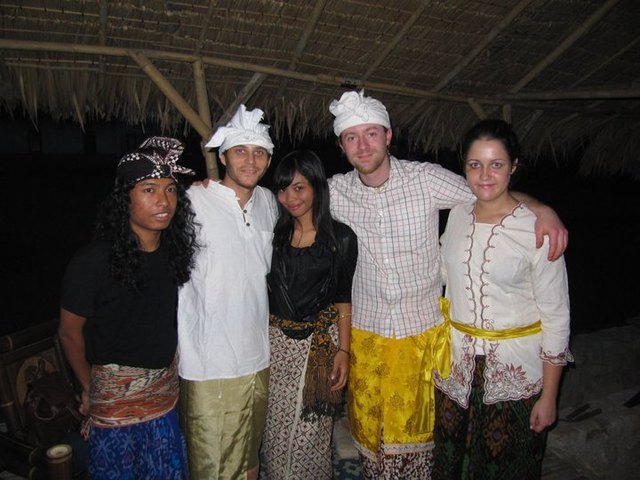 Hindu-Fest hab selten so fröhnliche und freundliche Leute getroffen! Mir wurde sogar das Ohr des Spanferkels angeboten aus Respekt vor den Gästen :-)