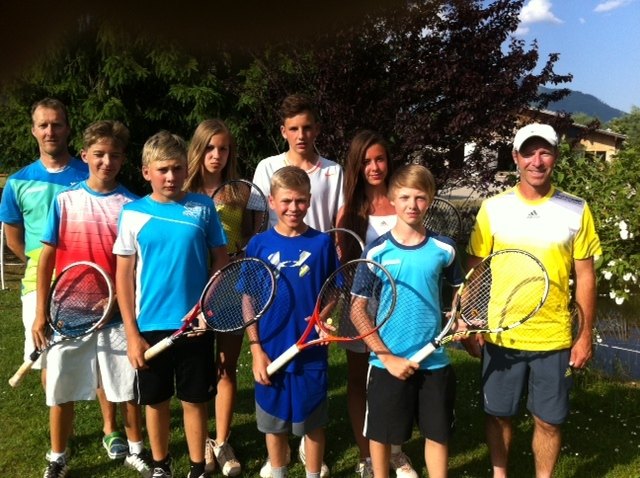 Das Team mit den Betreuern Manfred Gumhold und Wolfgang Salchinger. | Foto: KK