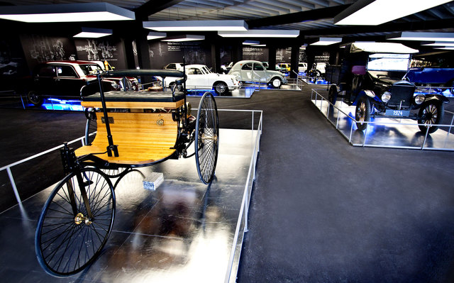 Benz Patent Motorwagen Nr. 1 aus dem Jahr 1886, Blick in die Ausstellung auf der Kaiser-Franz-Josefs-Höhe | Foto: Andreas Kolarik, Großglockner Hochalpenstraßen AG