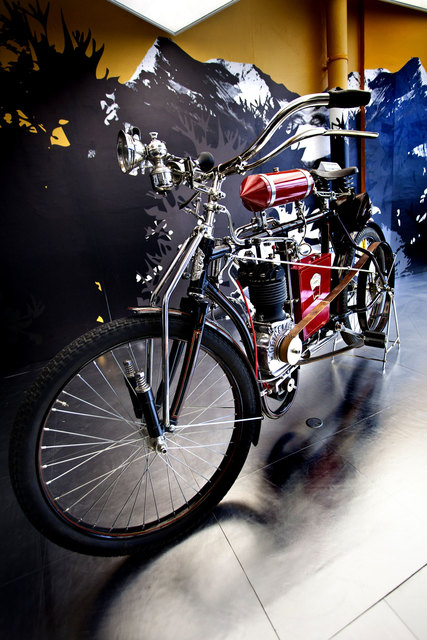 im ehemaligen Jungbunzlau, heute Mlada Boleslav, wurde 1896 eine der Pionierfirmen der Motorradgeschichte gegründet: vom Jungbunzlauer Buchhändler Wenzel Klement und dem Mechaniker Wenzel Laurin - hier eines ihrer Motorräder, Baujahr 1903 | Foto: Andreas Kolarik, Großglockner Hochalpenstraßen AG