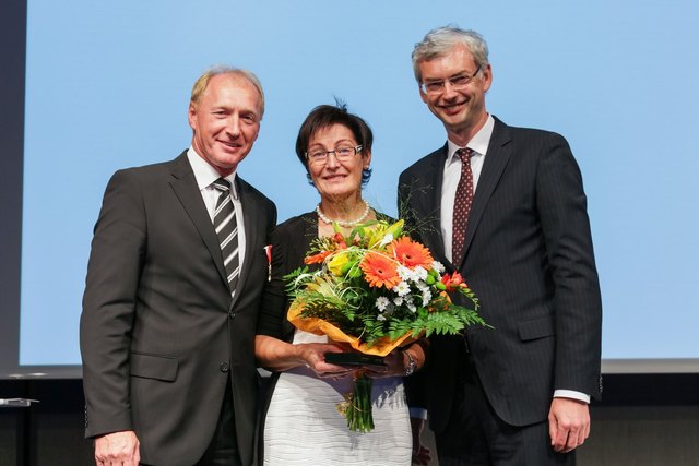 Wolfgang und Margaretha Rathner mit Michael Strugl (v. l.). | Foto: Clusterland Oberösterreich GmbH / Mechatronik-Cluster
