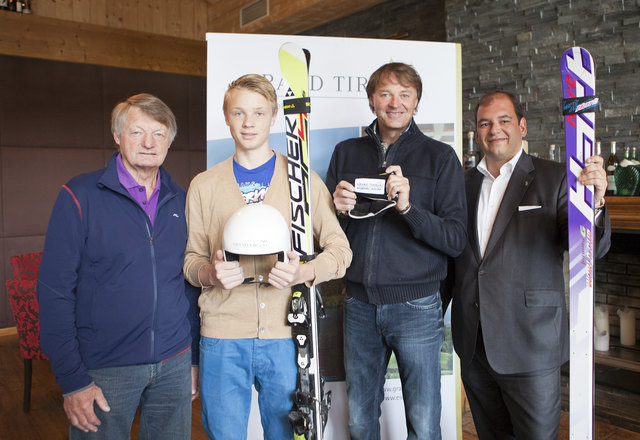 Hias, Matthias und Christian Leitner mit Hotelmanager Matthias Engel besiegelten Kooperation. | Foto: Foto: hofherr