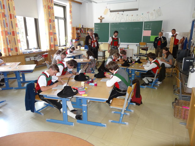 Jungschützenleistungsabzeichen: In Zams legten insgesamt 53 Jungschützen und Jungmarketenderinnen den Test ab. | Foto: SK Zams