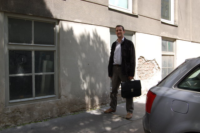 Mehr Platz für Fußgänger wünscht sich Anrainer Gerald Kronsteiner. | Foto: D. Brand