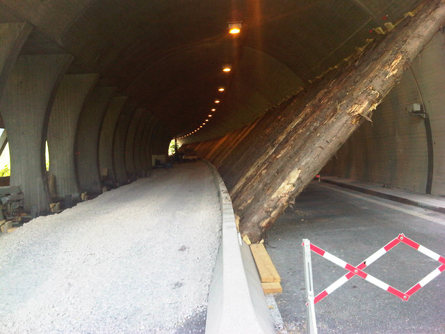Riss in Galerie: In der betroffenen Röhre wurden Abstützungsmaßnahmen vorgenommen. | Foto: ASFINAG