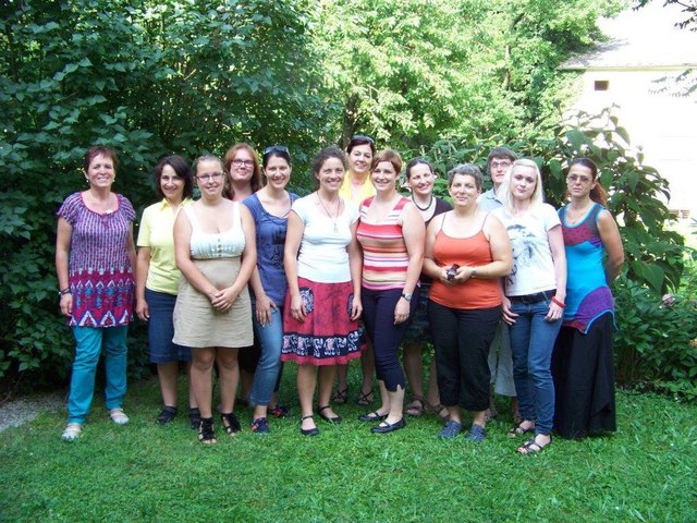 Foto von links nach rechts:
Ausbildungsverantwortliche Monika Distelberger, Petra Grünling, Raphaela Edelmayer, Anita Grünling, Irene Baumgartner, Klara Längauer, Eva Maria Merkinger, Karin Zarl, Anna Brandstetter, Heidi Nürnberger, Bernadette Nefischer, Carina König, Monica-Silvia Motos