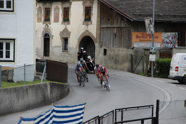Durch diese hohle Gasse - Spitzengruppe