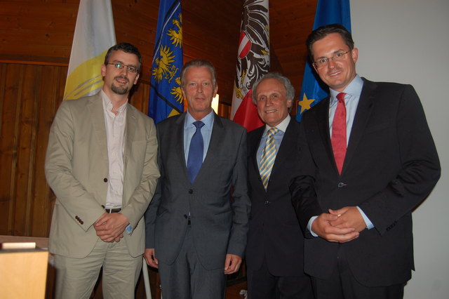 Roland Honeder, Minister Reinhold Mitterlehner, Josef Höchtl, der immer wieder interessante Vortragsgäste einlädt und Bgm Stefan Schmuckenschlager | Foto: Zippel
