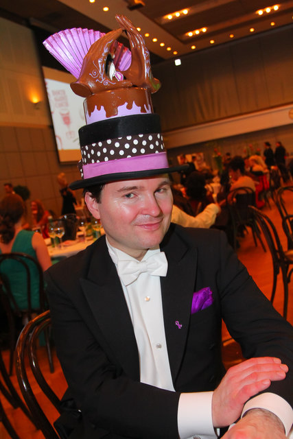 Auch zu "Dancer against Cancer" kam Michael Reimer mit einer speziellen Hutkreation. | Foto: Moni Fellner