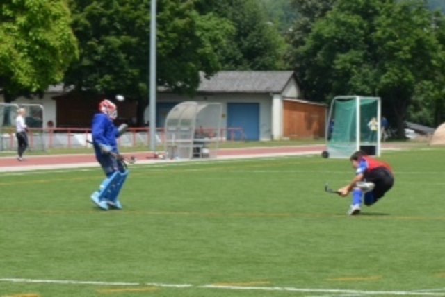 Rassige Strafraumszene | Foto: THC Linz