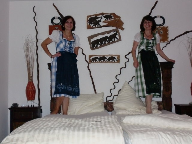 Dirndl trifft Afrika