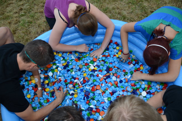 Der Sommer startete in Eulenbach mit den Eulympischen Spielen! Im Bild Hut-Kultür auf Schatzssuche