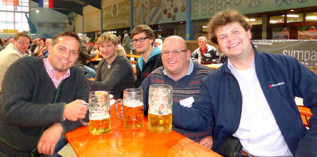 Florian Haun (Rechts) und Teilnehmer des "Oberkrainer Camps"