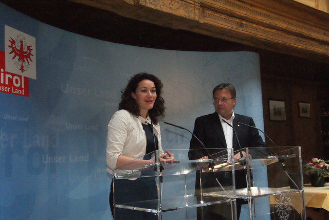 LH Günther Platter und LHStv. Ingrid Felipe präsentieren die Ergebnisse der Regierungsklausur in Landeck.