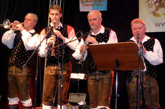 Die Waidhofner Buam mit den jungen Waidhofner Buam