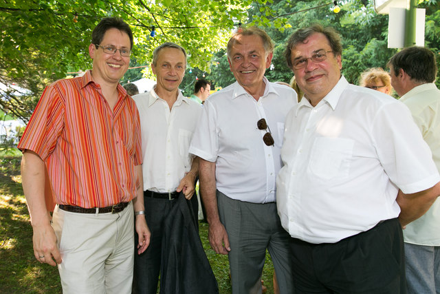 Feierten Gartenparty in Döbling (v.l.): Gastgeber Rainer Trefelik, Martin Göbel, Erwin Pellet und Reinhard Fischer. | Foto: Foto: Harald Lachner