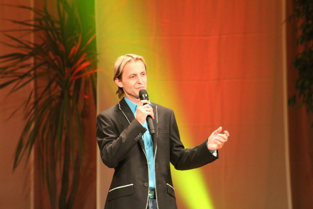 Stefan Lucca aus Andorf ist sowohl als Musiker, als auch als Moderator erfolgreich. | Foto: privat