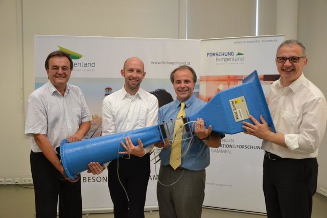 Die beiden neuen Geschäftsführer der Forschung Burgenland in der Mitte.