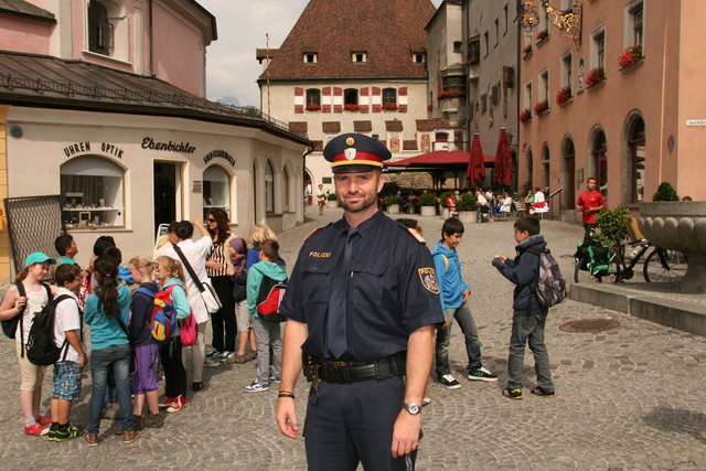 Zu Deiner Suche gibt es 14 Anzeigen im Bereich Erotik. Zu Erotik wechseln Bin eine Bi Frau die Tiere liebt und eine Partnerin sucht. Ich bin 48 Jahre, 172 paar sucht ihn in Hall in Tirol - Bekanntschaften