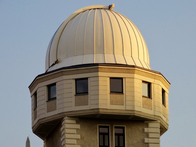 Sternwarte Urania in der Dämmerung