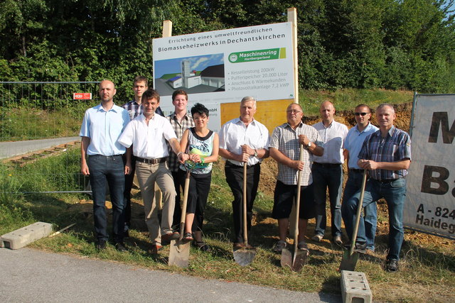 Mit einem offiziellen Spatenstich wurden die Arbeiten für das neue Biomasse-Heizwerk eingeleitet.