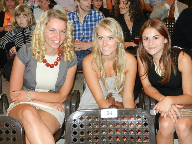 3 stolze Maturantinnen