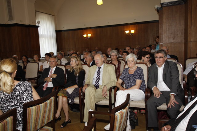 Unter die Besucher mischten sich auch Altkanzler Wolfgang Schüssel, Andreas Khol und Fritz Aichinger.