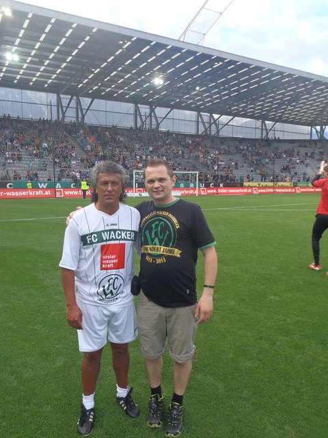 Nestor Raul "Pipo" Gorosito (Jg. 1964) - 19facher argentinischer Teamspieler - von 1989-1992 bei Innsbruck mit Wacker-Fan Markus Hergovits aus Antau. | Foto: ROSENATOR