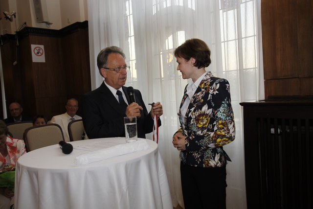 Nicht nur sein Amt sondern auch den Generalschlüssel für das Amtshaus hat Gerstbach an Silke Kobald übergeben.