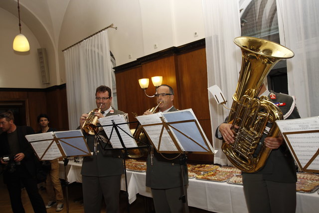Die Wiener Gardemusik bracht Heinz Gerstbach ein Abschieds-Ständchen.