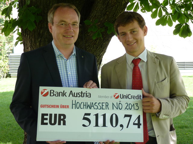 Felix Gohn, Probstdorfer Saatzucht, bei der Spendenscheck Übergabe an LR Stefan Pernkopf. | Foto: privat