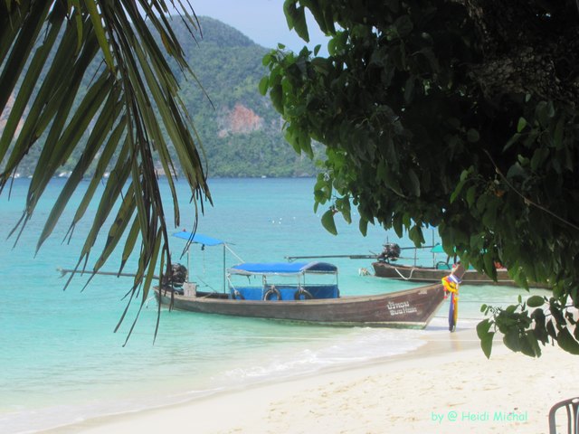 Am Strand In Thailand auf PHI PHI Island