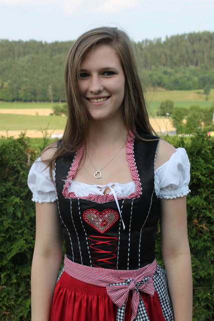 Die 17-jährige Völkermarkterin Sandra Karisch möchte elfte WOCHE-Salamiprinzessin werden