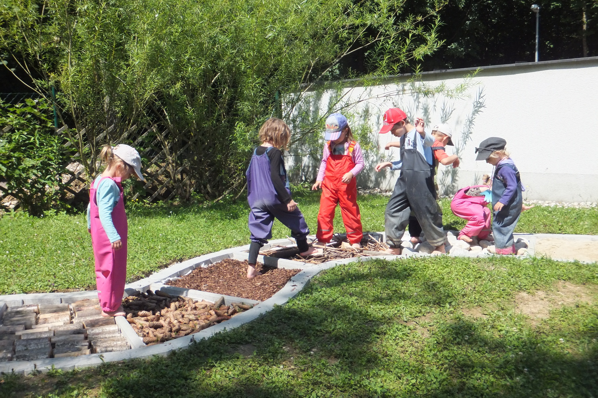 Barfußweg im Gemeindekindergarten - Steyr & Steyr Land