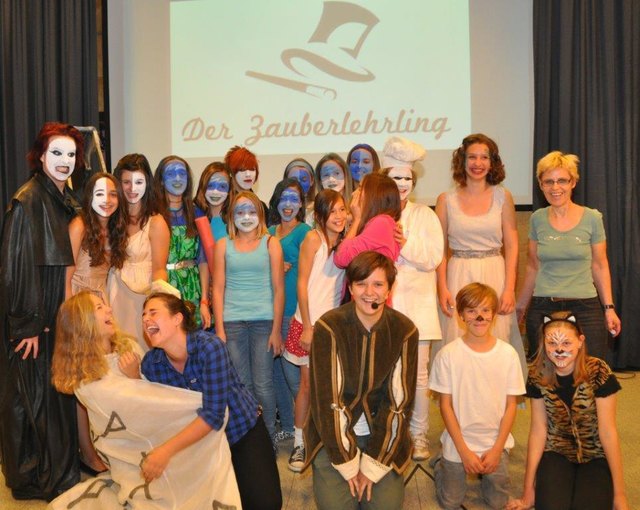 Sie spendeten 600 Euro: Danke an die Schüler des Ingeborg-Bachmann-Gymnasiums in Klagenfurt, die den Erlös ihrer Theateraufführung spendeten | Foto: KK