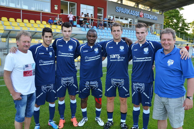 Obmann Franz Almer mit Allan Souza, Igor Segovic, Emeka Israel, Benedikt Ebner, Marco Vidmar und Trainer Hannes Sauhammel (v. l.). | Foto: KK