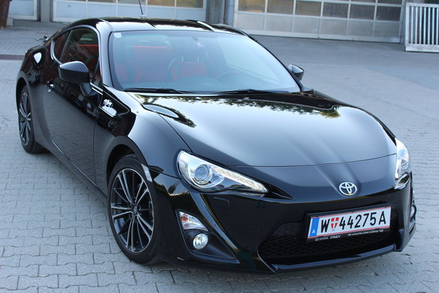 Toyota GT 86: außen wie innen echt scharf – hält beim Fahren, was die Optik verspricht. | Foto: SM Wagnermaier