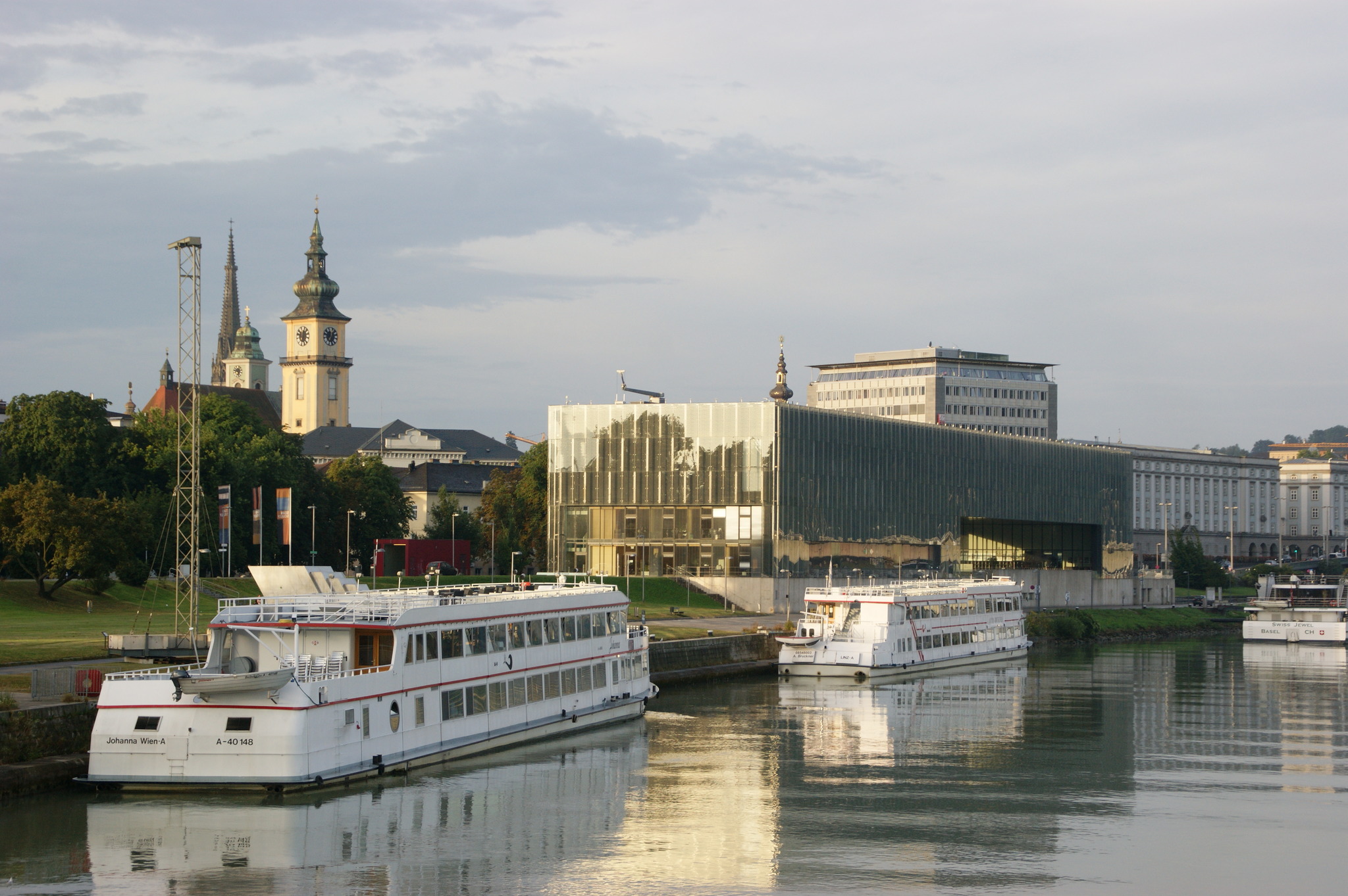 Linien- Ausflugs- und Kabinenschiffahrt wieder voll im Gang - Linz