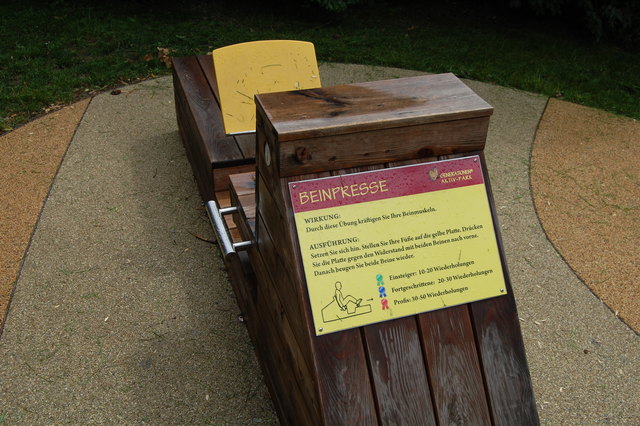 Eine Beinpresse im Gustav-Klimt-Park