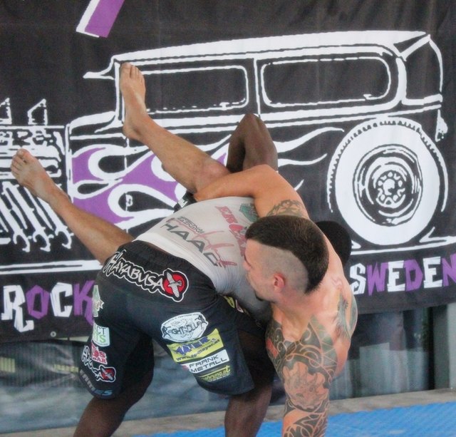 Tattoos, Kampfsport und Power Plate Weiz