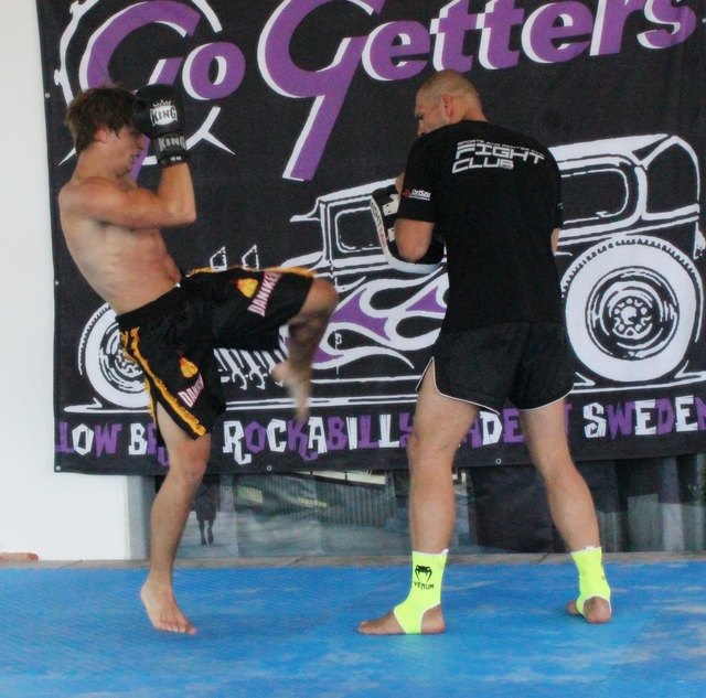 Tattoos, Kampfsport und Power Plate Weiz