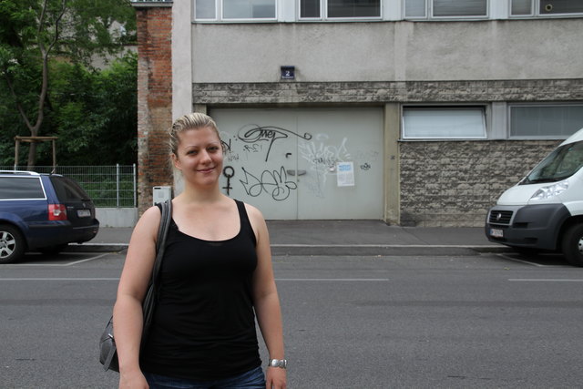 Anrainerin Cornelia Pronal fordert die Überprüfung nicht benutzter Garageneinfahrten wie in der Sensengasse 2.