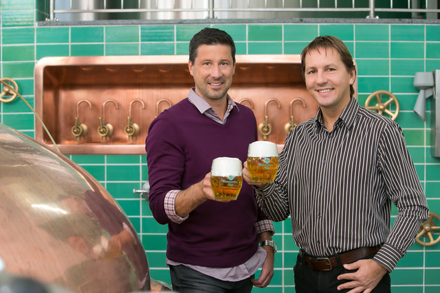 Punkten mit regionaler Stärke und Innovationen: Gerhard Altendorfer und Herbert Bauer, Geschäftsführer der Brauerei Baumgartner.