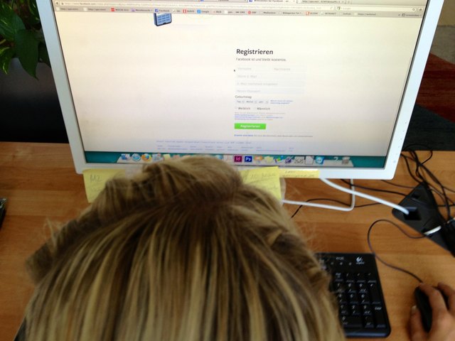 Die Angeklagte erstellte bei "Facebook" ein falsches Profil und gab sich als Mann aus | Foto: WOCHE