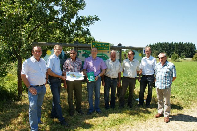Besichtigung des Waldmantelprojektes. In dieser Form ist es seit 1991 das erste Projekt dieser Art. | Foto: privat