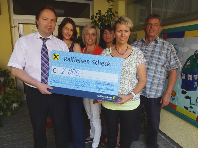 2000 Euro konnten an Bankstellenleiter Breitenfellner übergeben werden. | Foto: VS Lacken