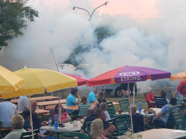 Ohne Gifteinsatz hätten die "Donauvampire" die Stocksportler beim Carnuntum-Cup 2013 wohl restlos ausgesaugt...